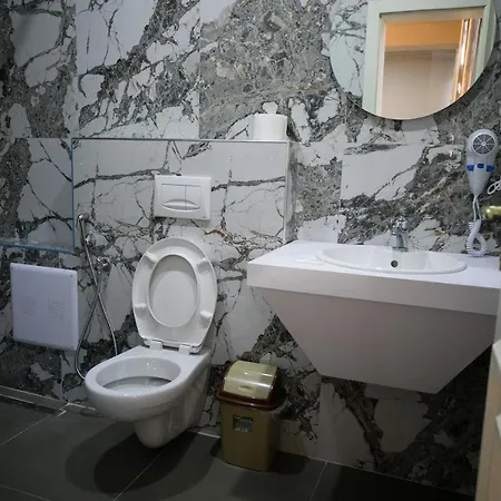 Lotus 3* Тирана